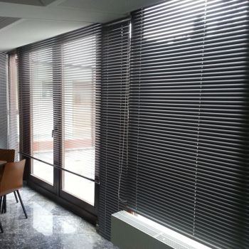 Jalousien als Sichtschutz und Sonnenschutz